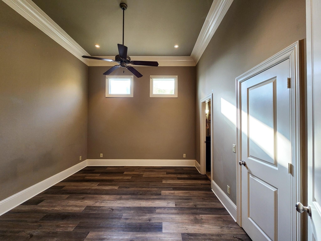 2510 Travis Street - Photo 2