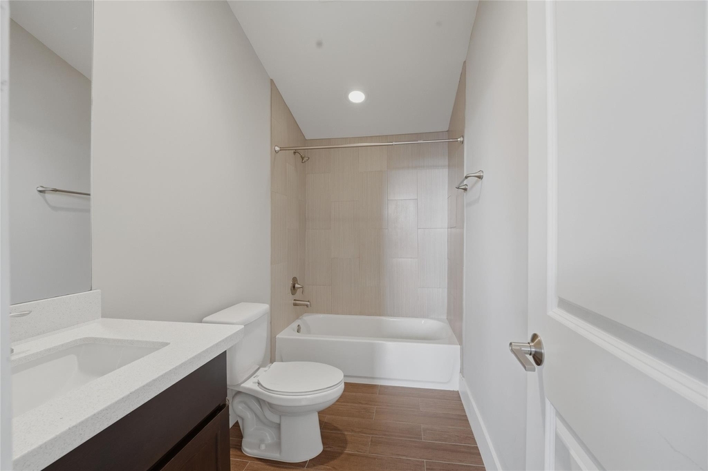 1420 Wilson Street - Photo 2