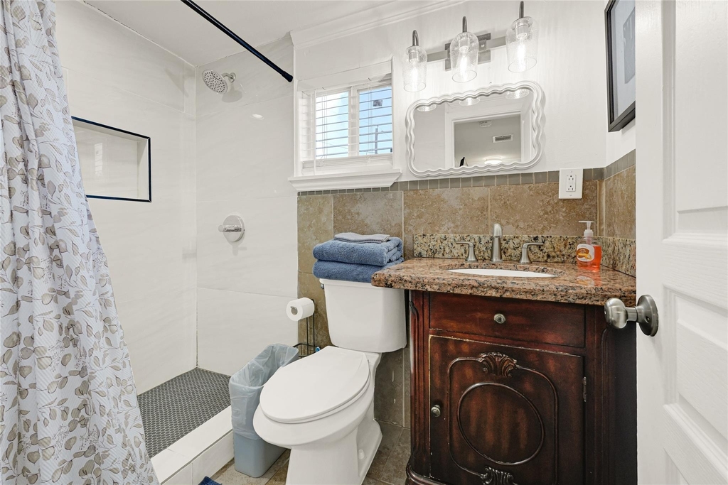 2809 Tooke Street - Photo 6