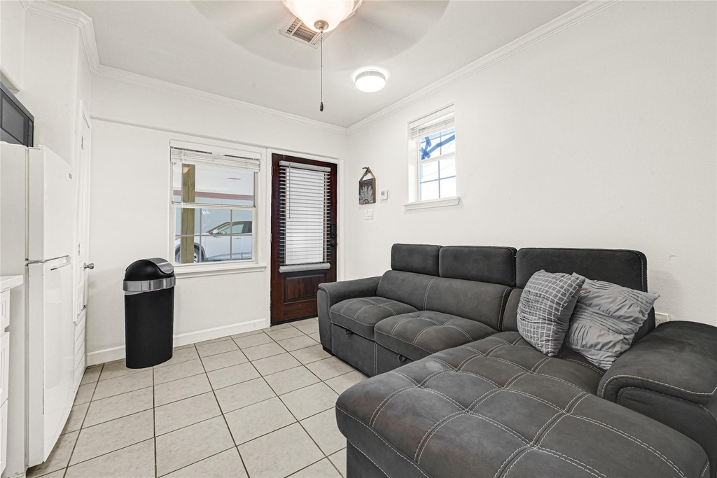 2809 Tooke Street - Photo 2