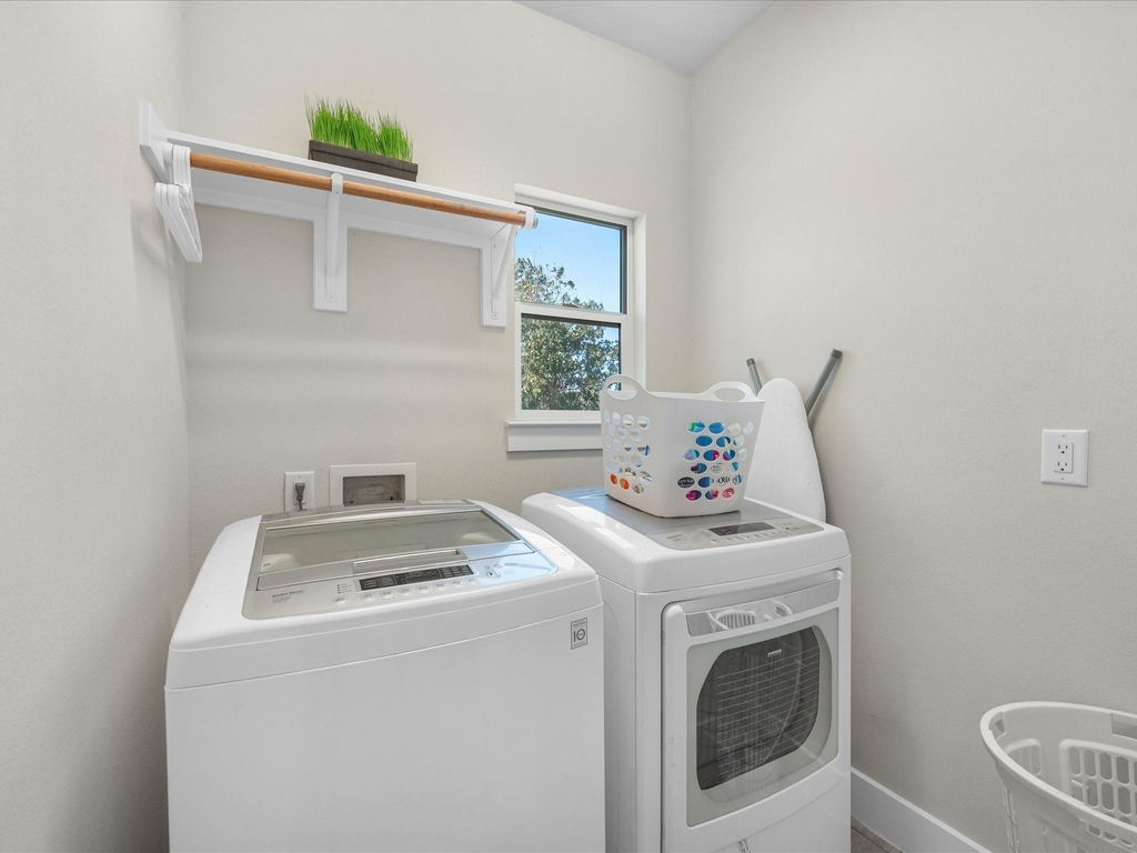 2210 Wipprecht Street - Photo 9
