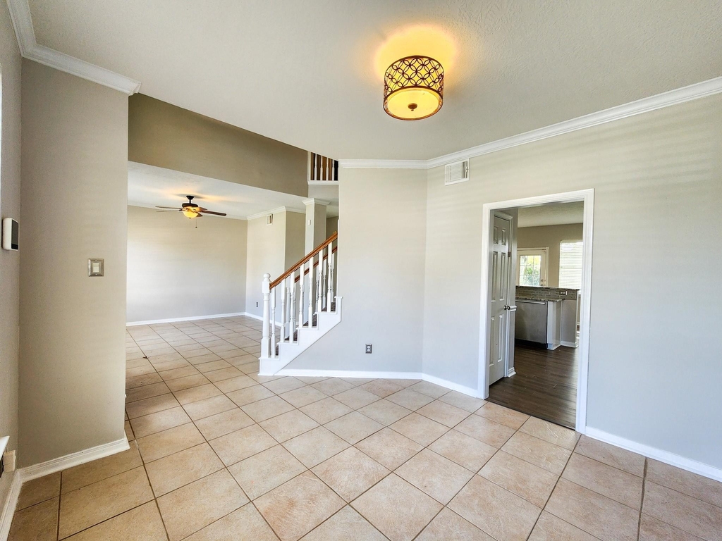 2412 N Mission Circle - Photo 5