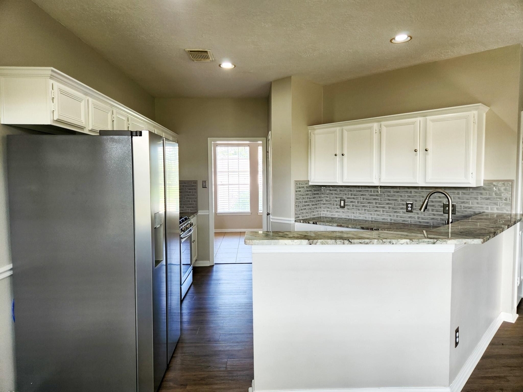 2412 N Mission Circle - Photo 8