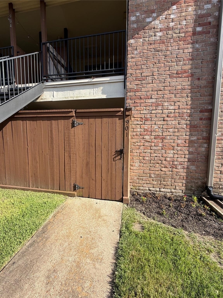 8801 Hammerly Boulevard - Photo 1