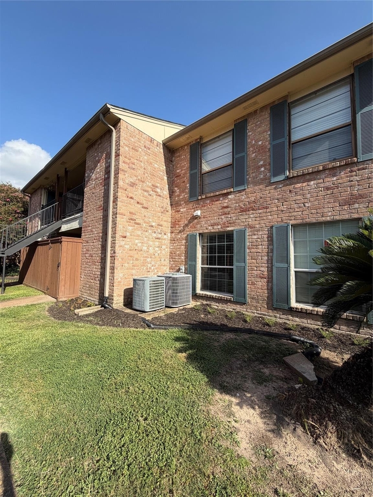 8801 Hammerly Boulevard - Photo 0