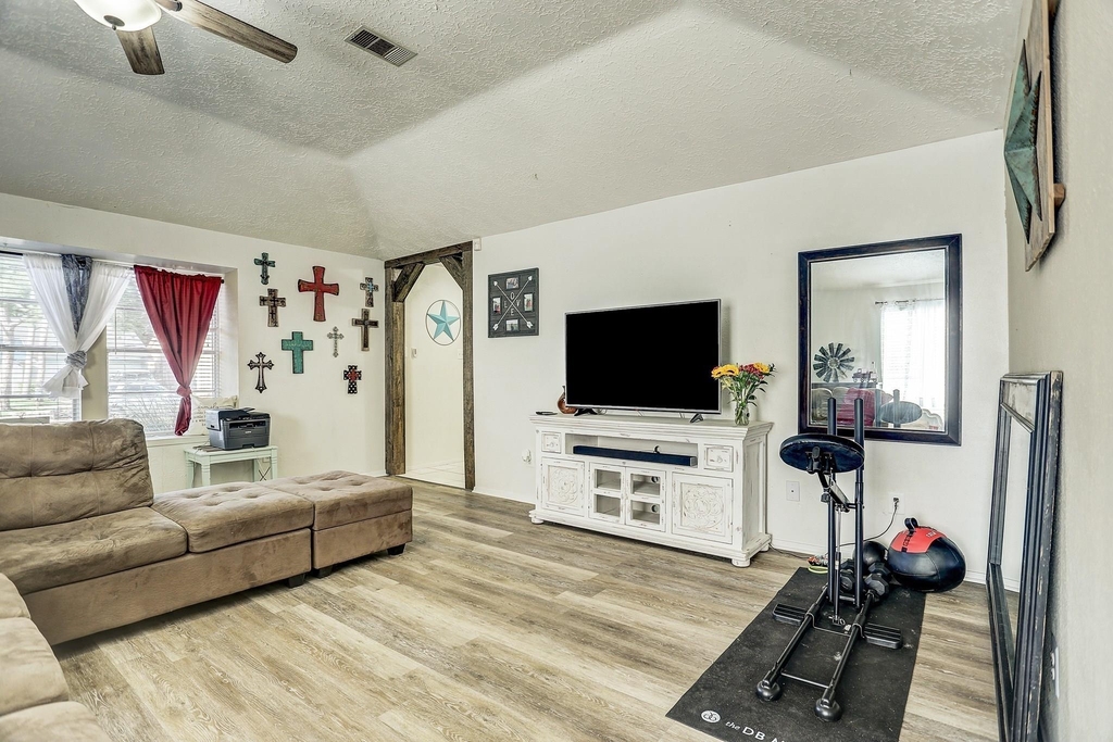 7006 Zieglers Grove - Photo 3