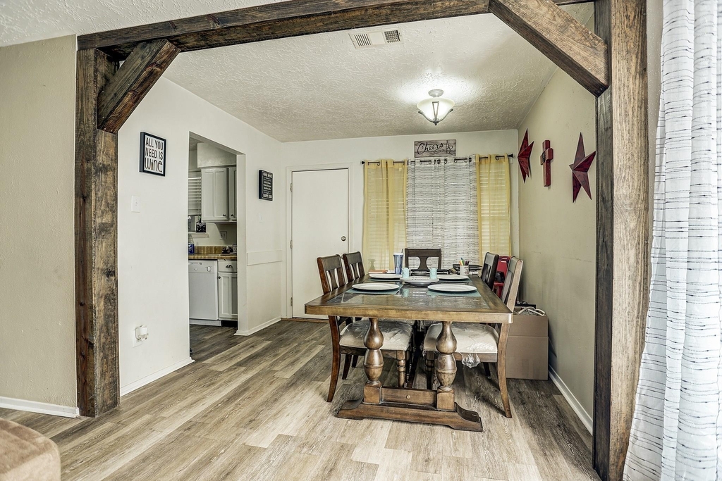 7006 Zieglers Grove - Photo 4