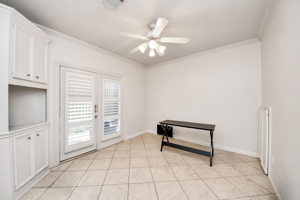 1912 Greenwich Place Drive - Photo 3