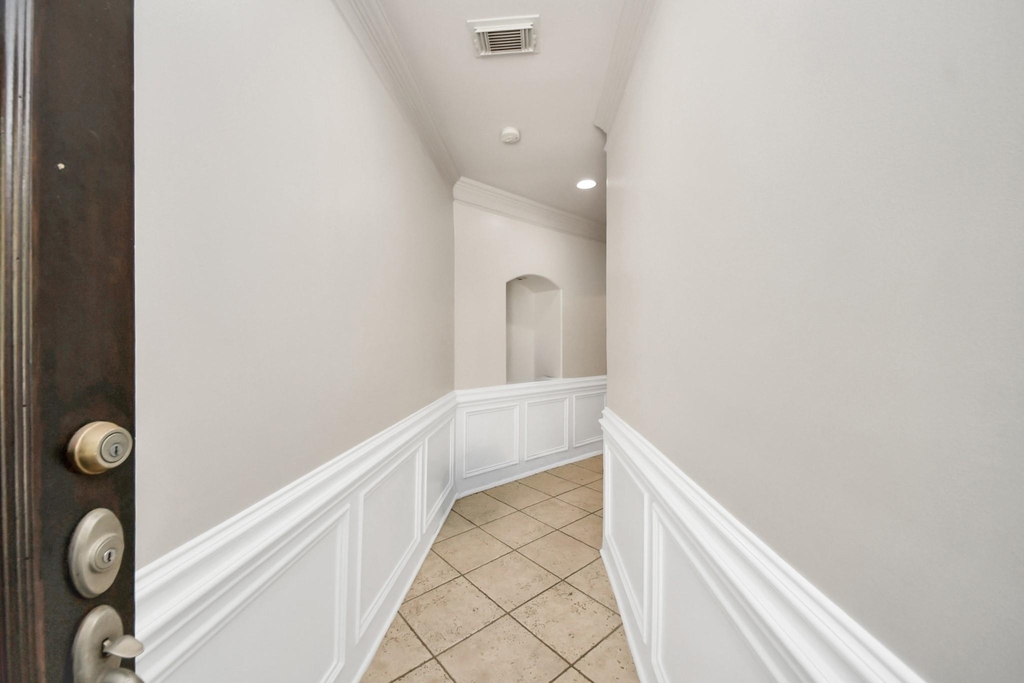 1912 Greenwich Place Drive - Photo 2