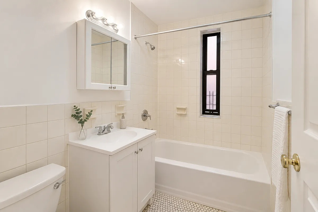 West 186th Street - Photo 4