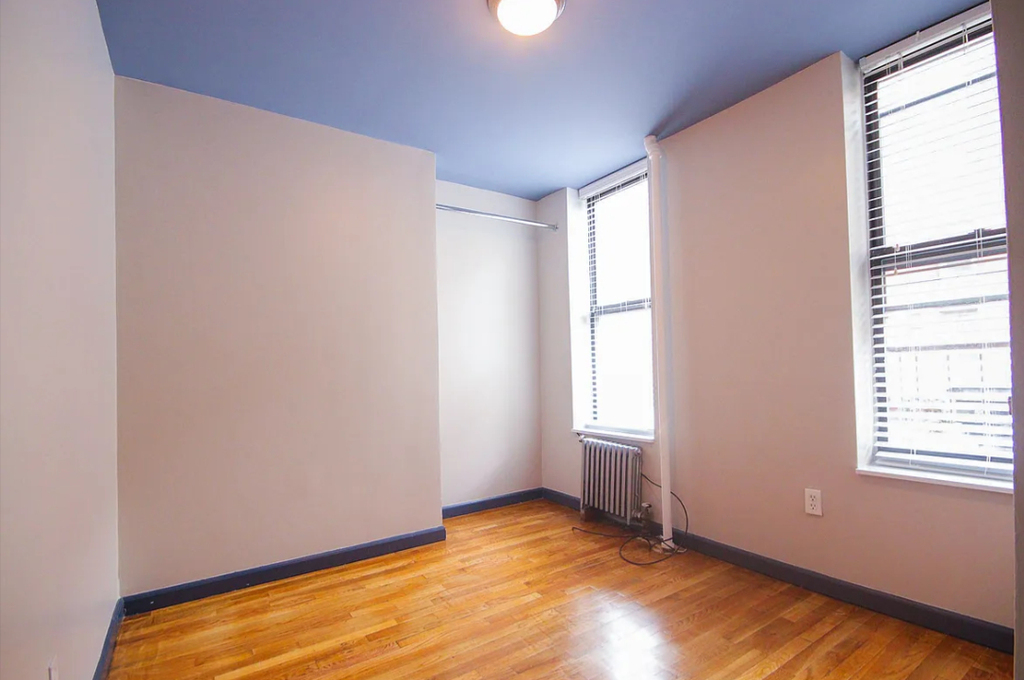 512 East 5th Street - Photo 2