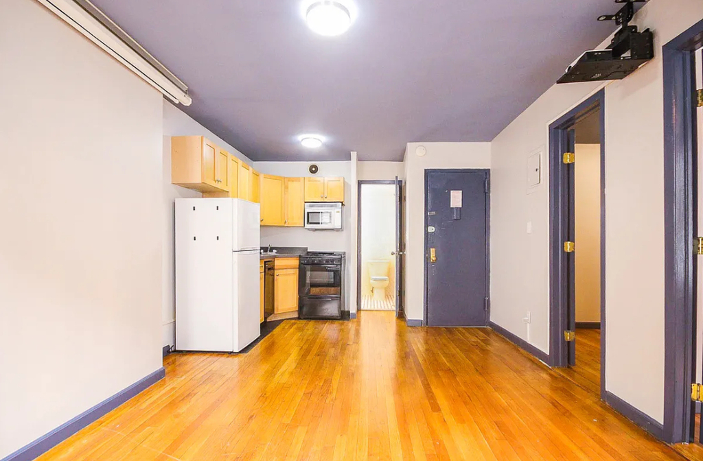 512 East 5th Street - Photo 1