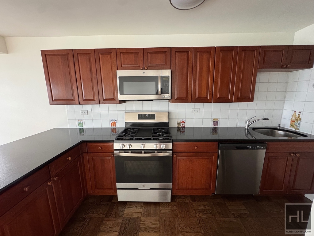 East 63 Street - Photo 0