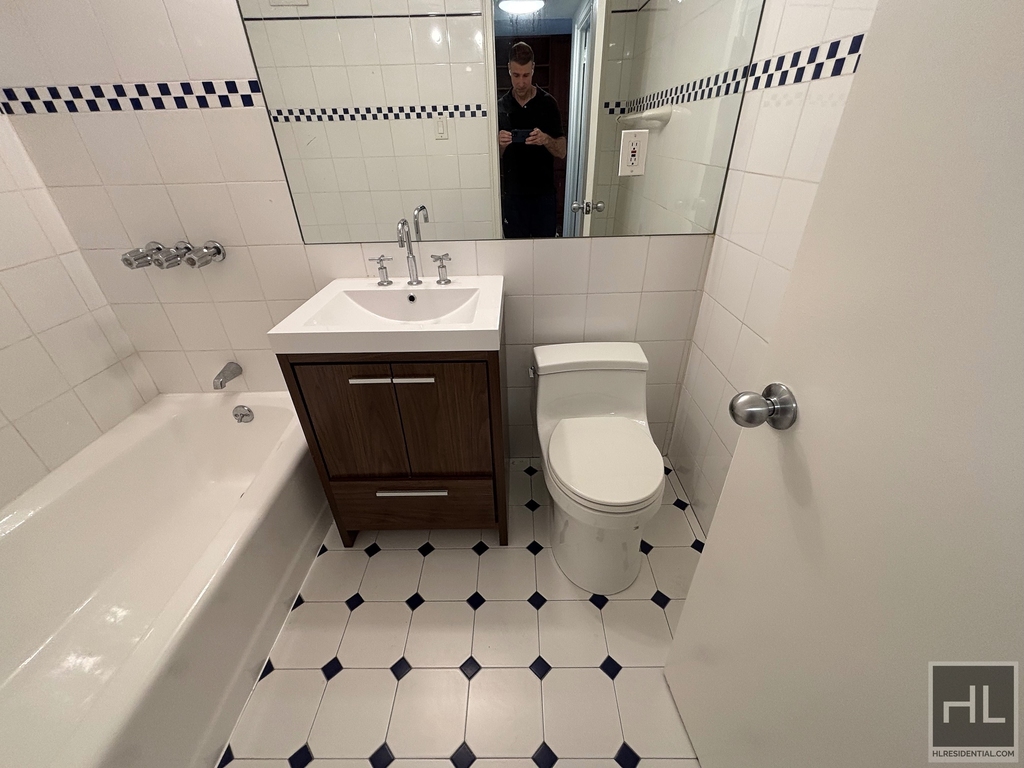 East 63 Street - Photo 4