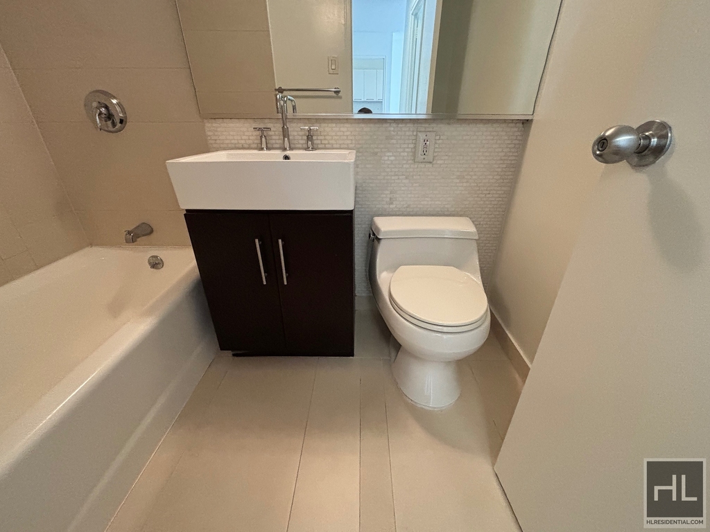 East 63 Street - Photo 2