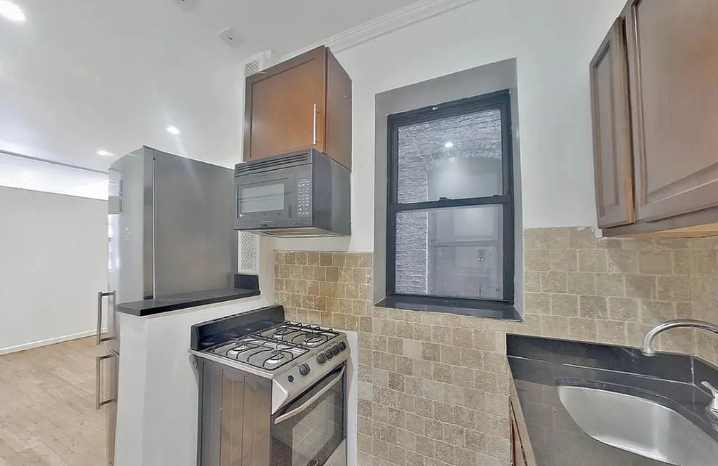 104 Suffolk Street - Photo 2