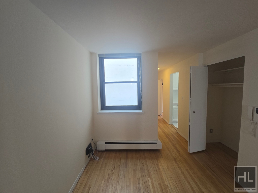 West 52nd Street - Photo 3