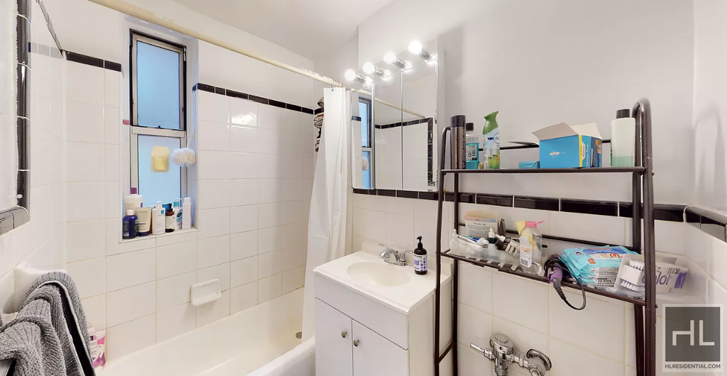 East 58 Street - Photo 4