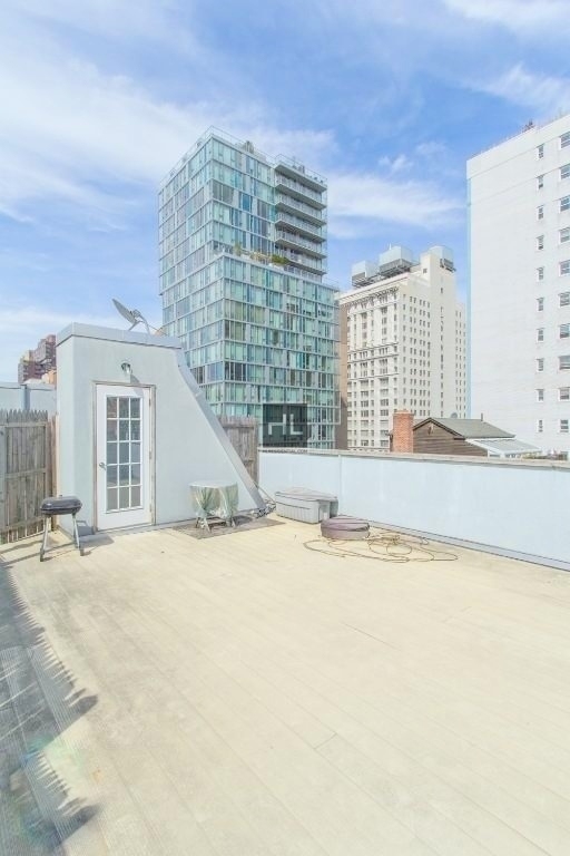 East 13th Street - Photo 5