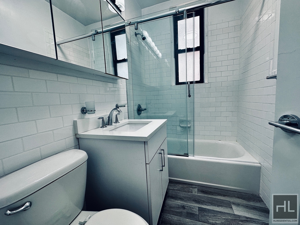 East 46 Street - Photo 4