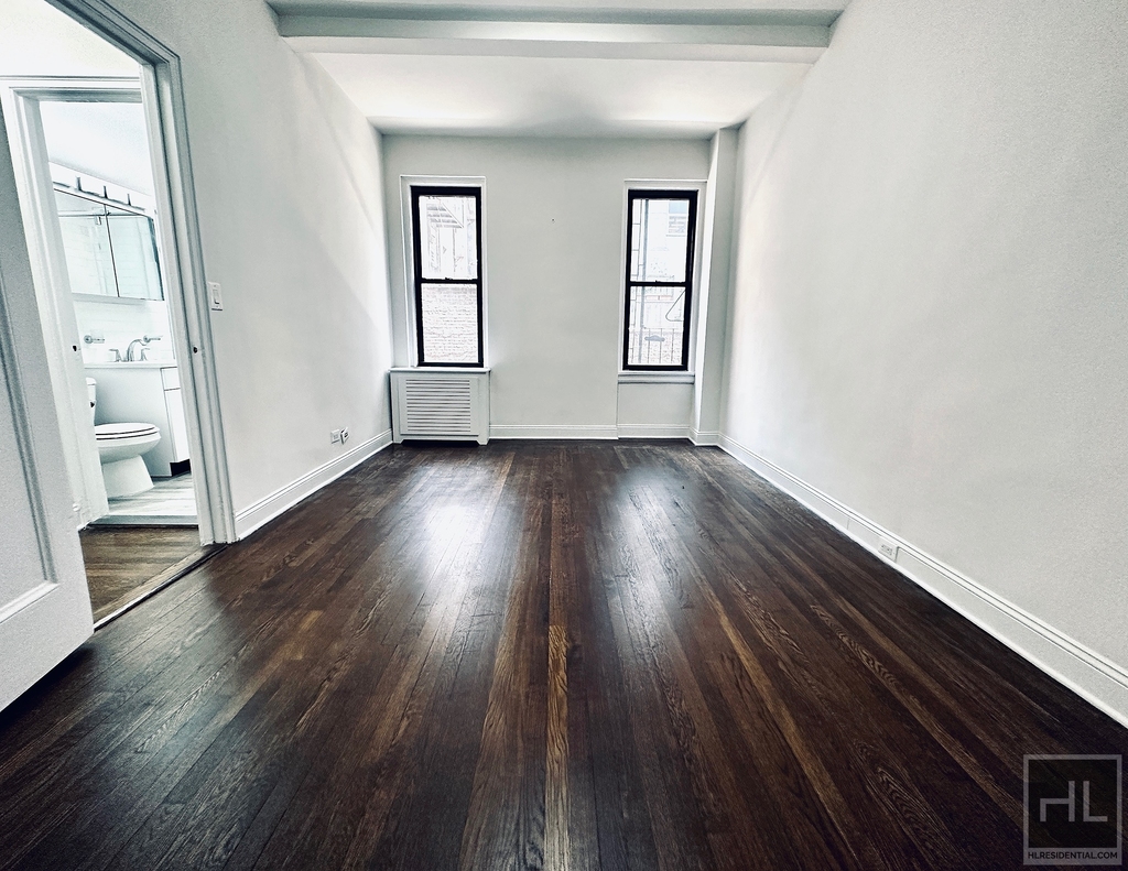 East 46 Street - Photo 2