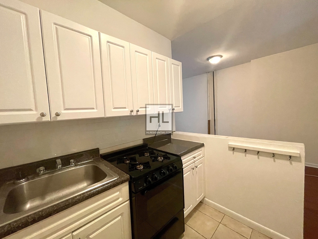 East 11 Street - Photo 1