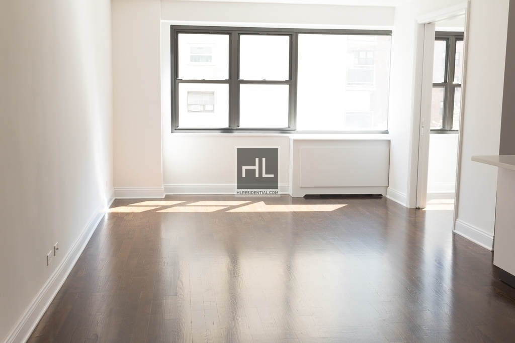 E 16 St - Photo 0