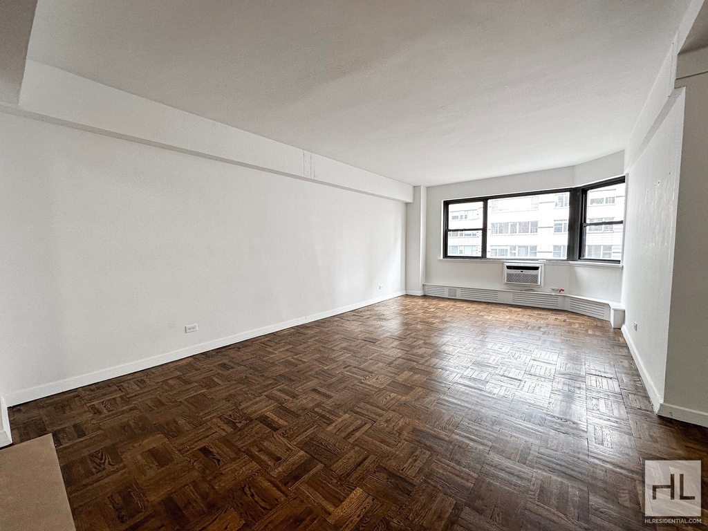 East 69 Street - Photo 1