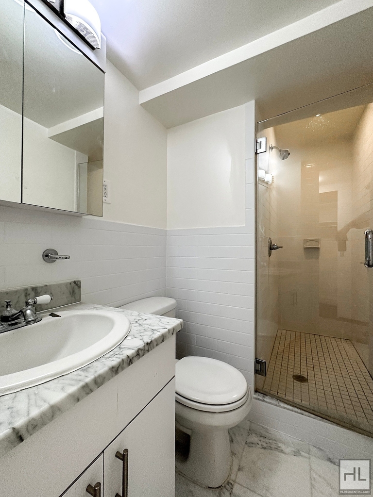 East 69 Street - Photo 8