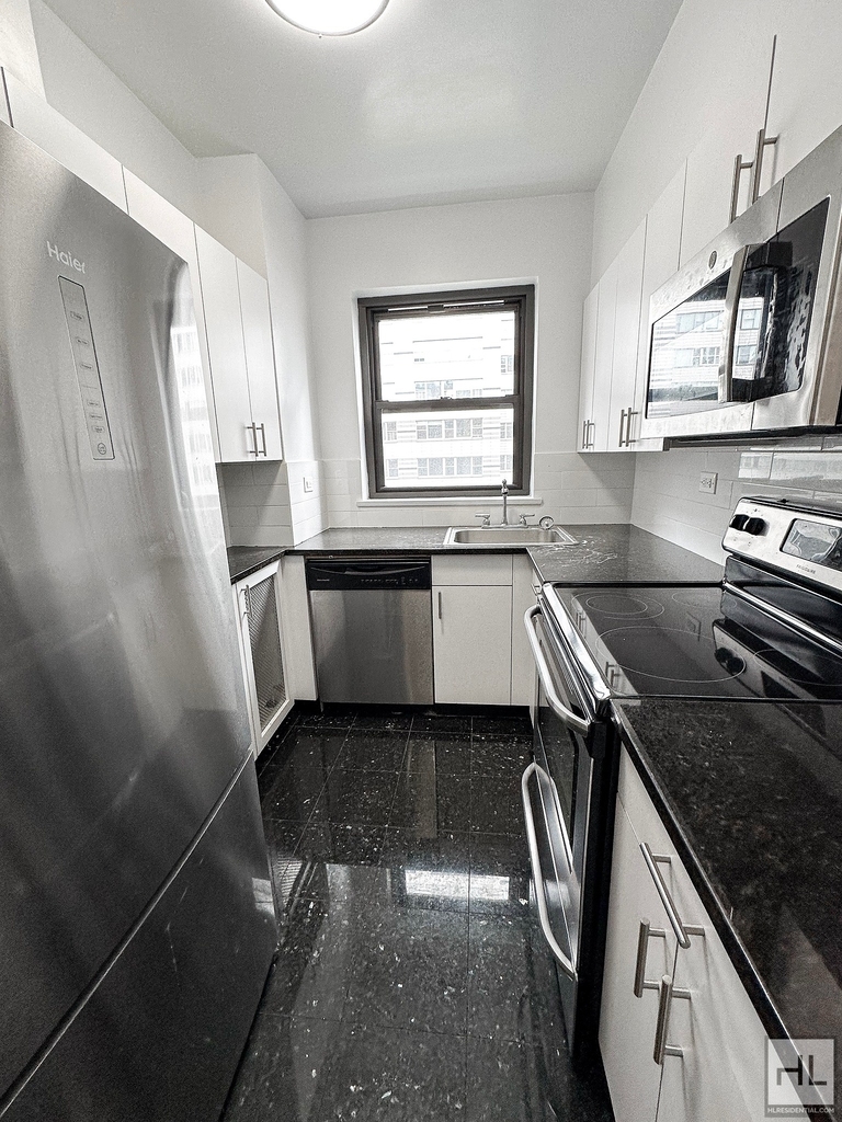 East 69 Street - Photo 6