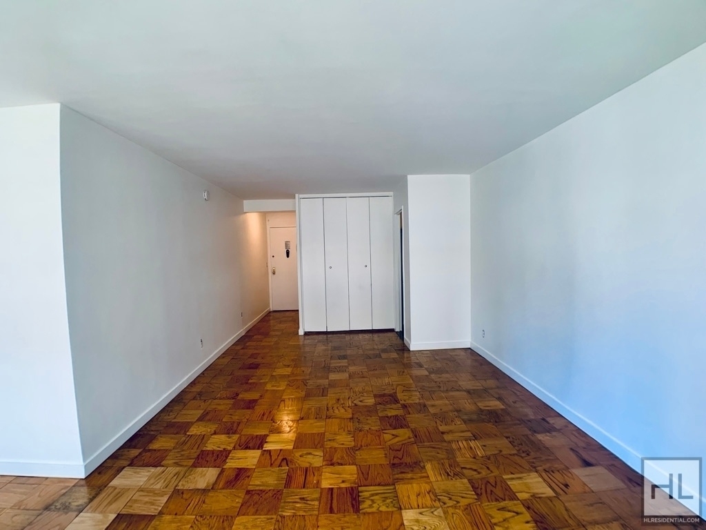 East 36 Street - Photo 2
