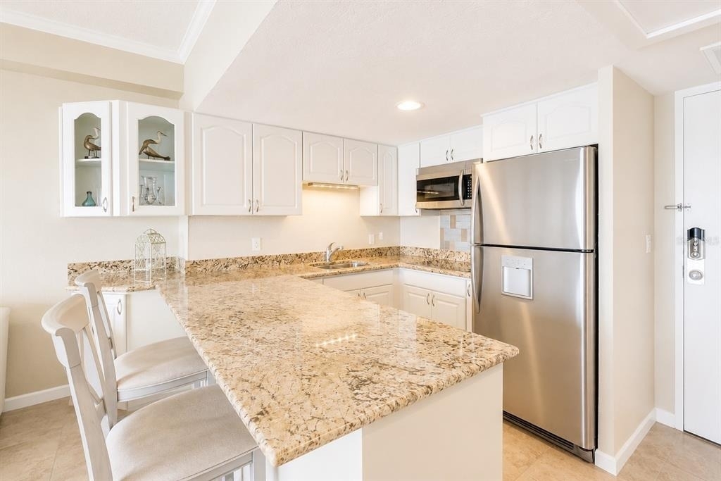 880 Mandalay Avenue - Photo 8