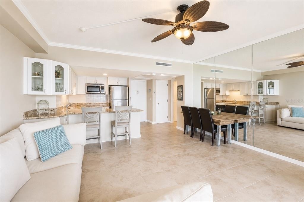 880 Mandalay Avenue - Photo 6