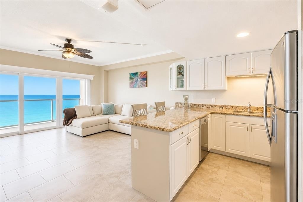 880 Mandalay Avenue - Photo 5