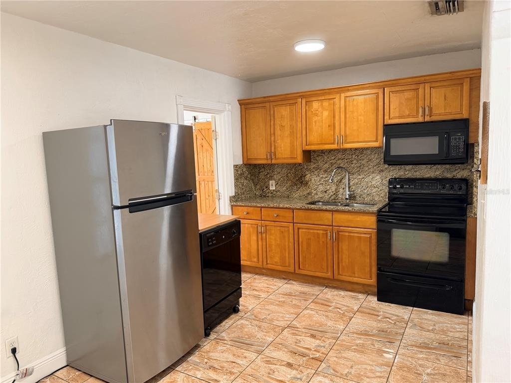 702 W Peninsular Street - Photo 6