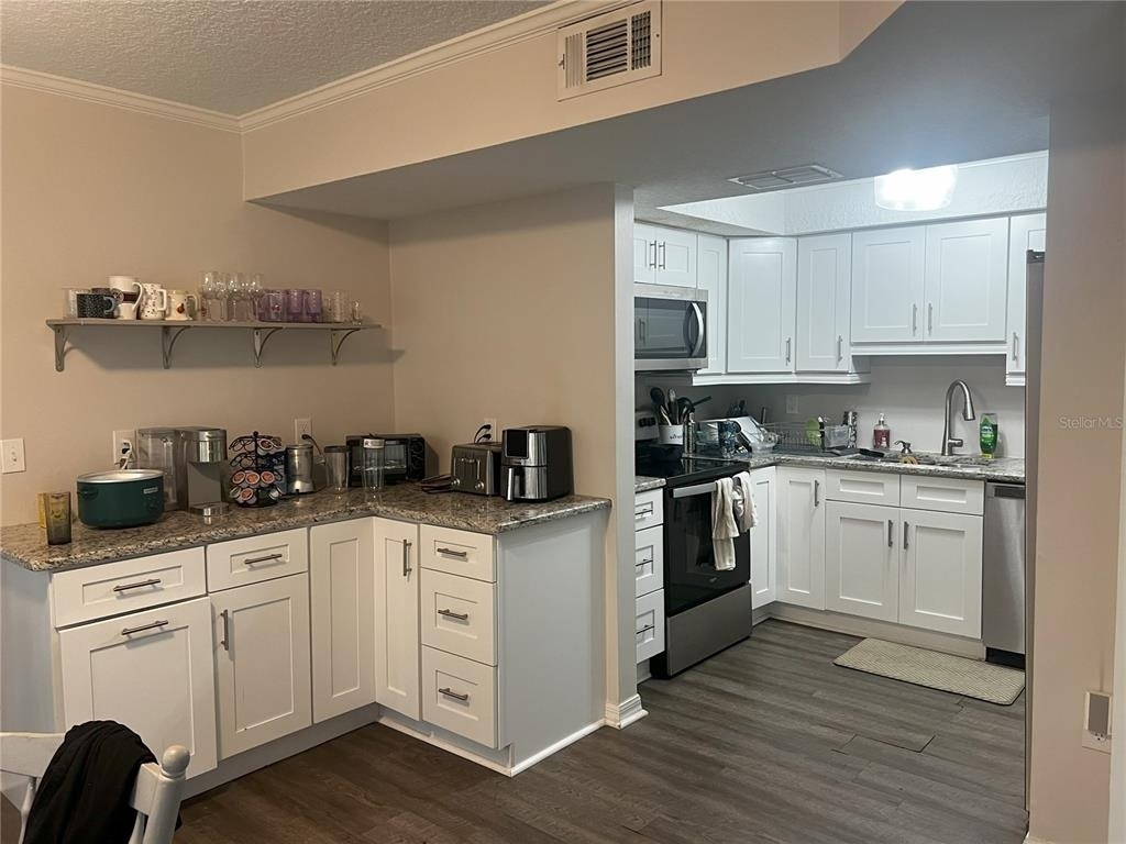 14405 Burgundy Square - Photo 3