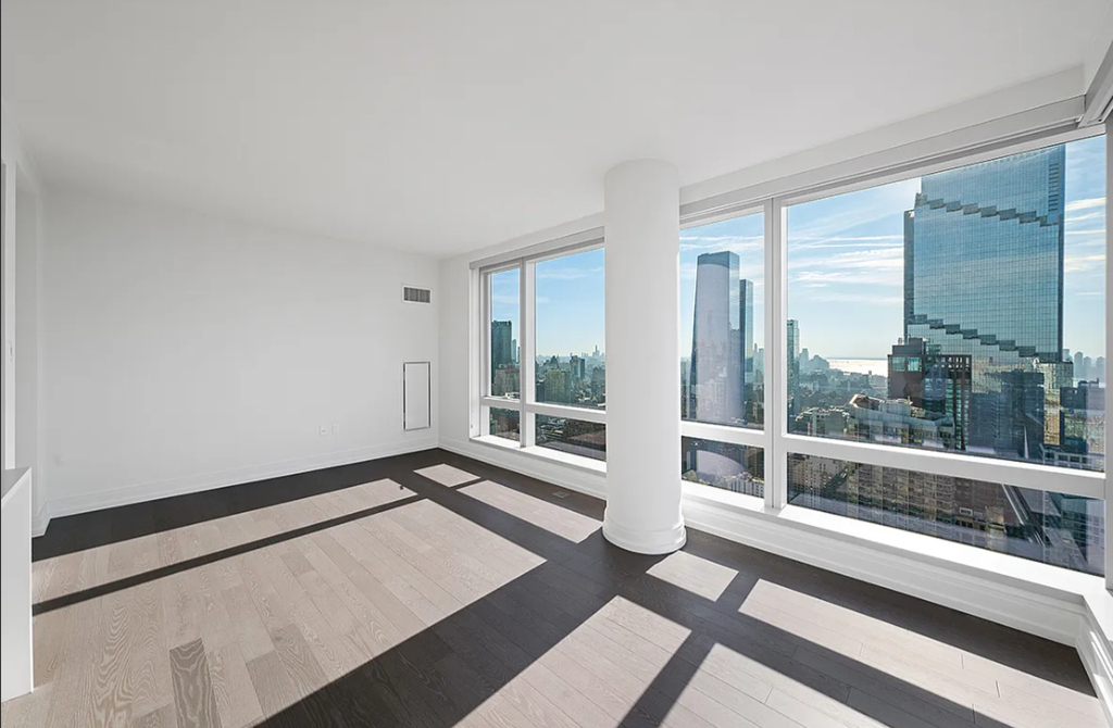 555 10th Avenue - Photo 1