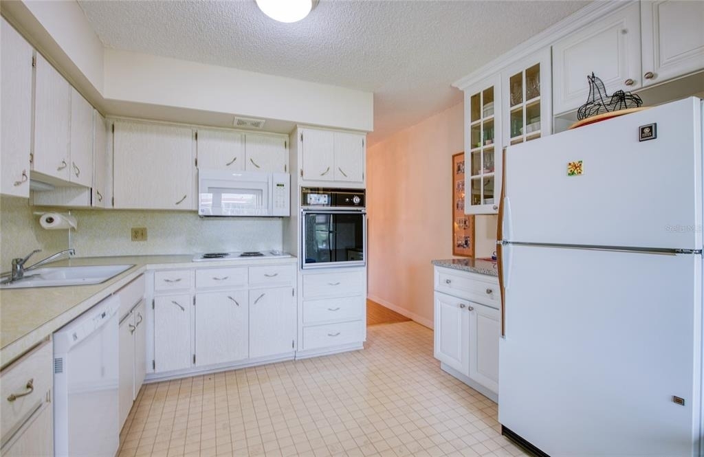 2310 Denmark St - Photo 11