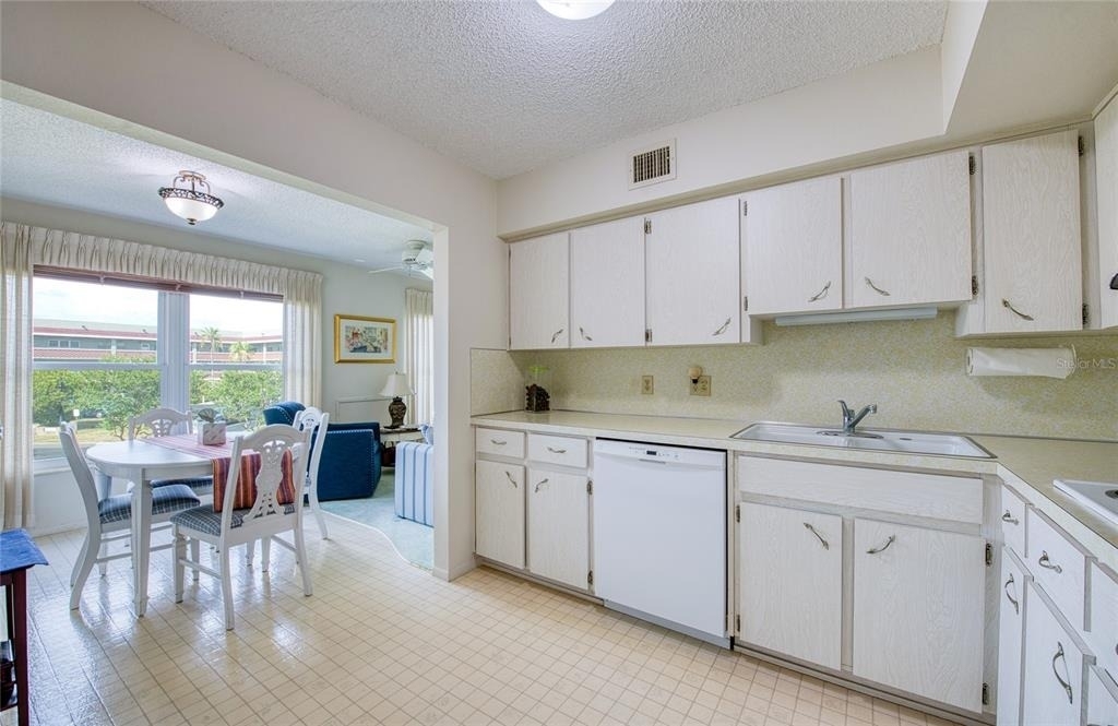 2310 Denmark St - Photo 10