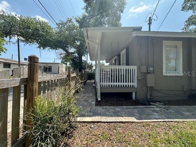 102 W Elm Street - Photo 2