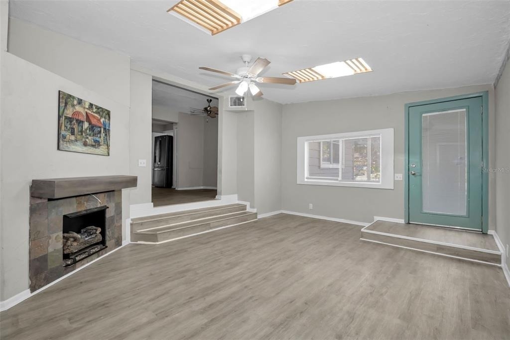 1122 E Oakwood Street - Photo 4