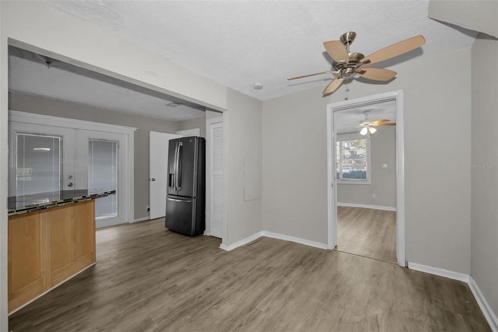1122 E Oakwood Street - Photo 5