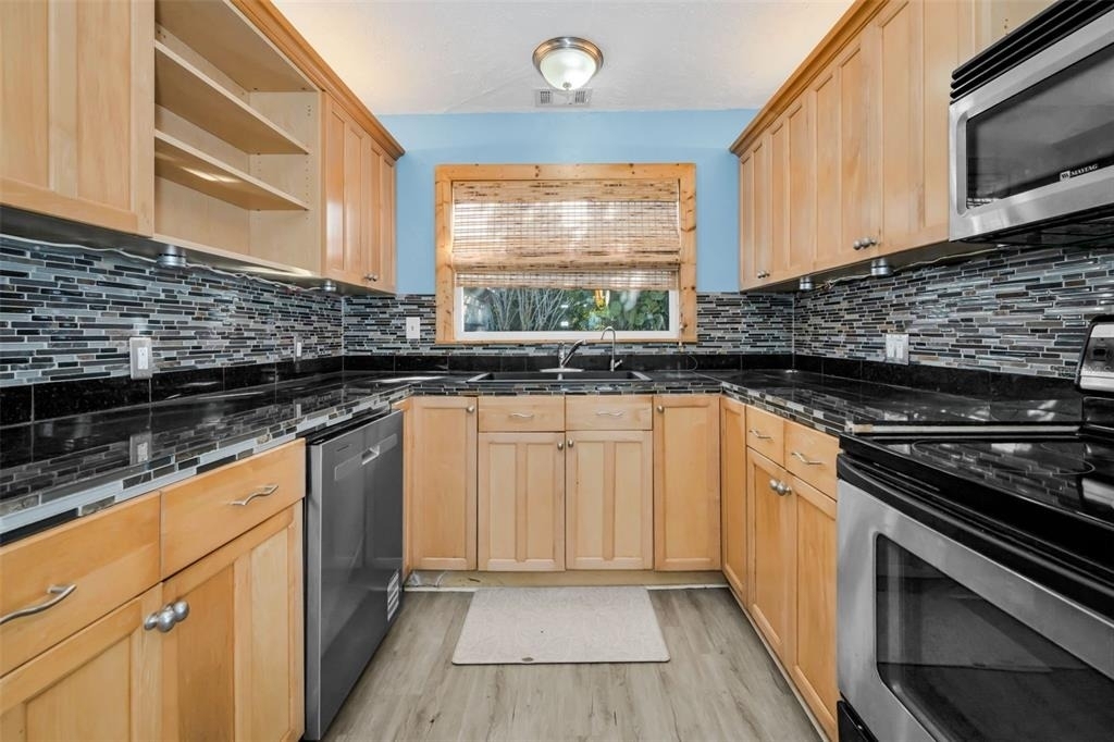 1122 E Oakwood Street - Photo 6