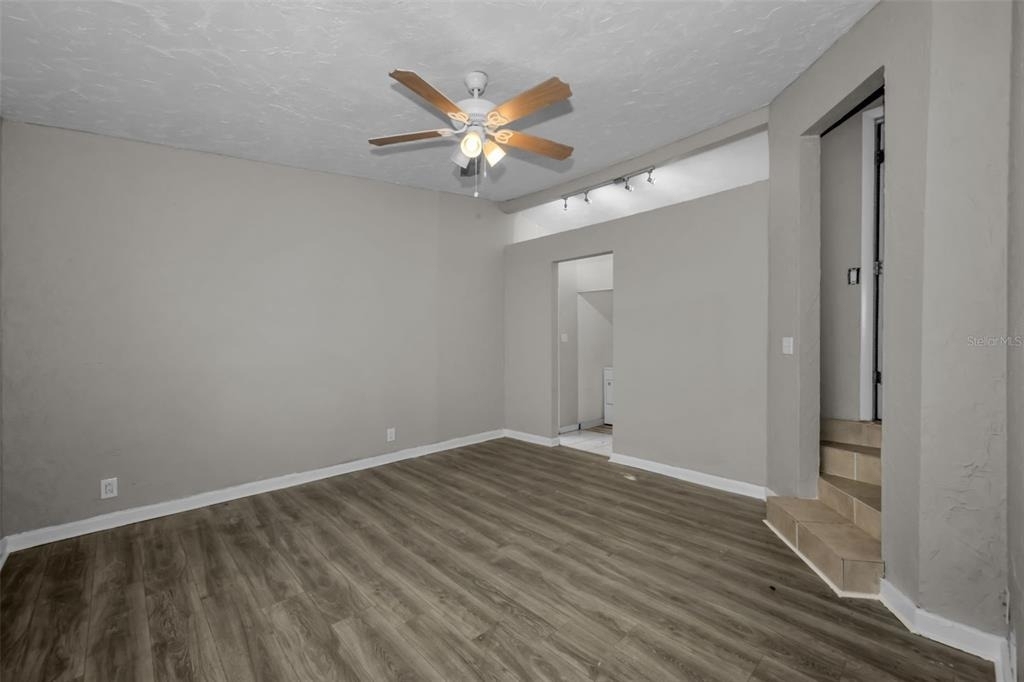 1122 E Oakwood Street - Photo 7