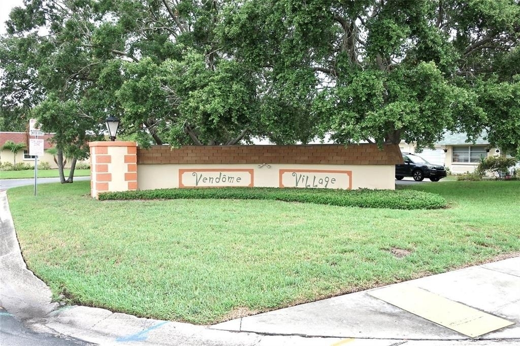 6890 Versailles N - Photo 2