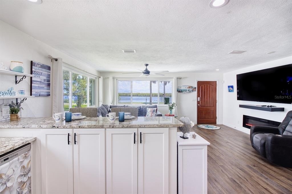 5242 Riverside Drive - Photo 10