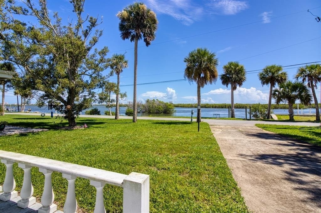 5242 Riverside Drive - Photo 4