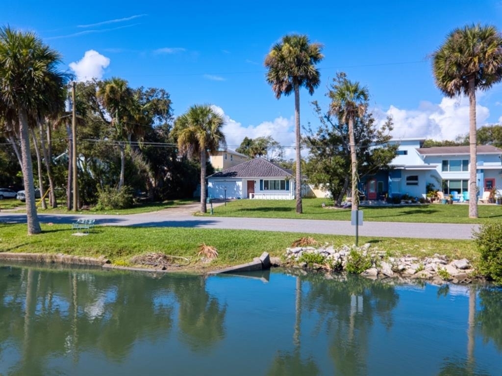 5242 Riverside Drive - Photo 2