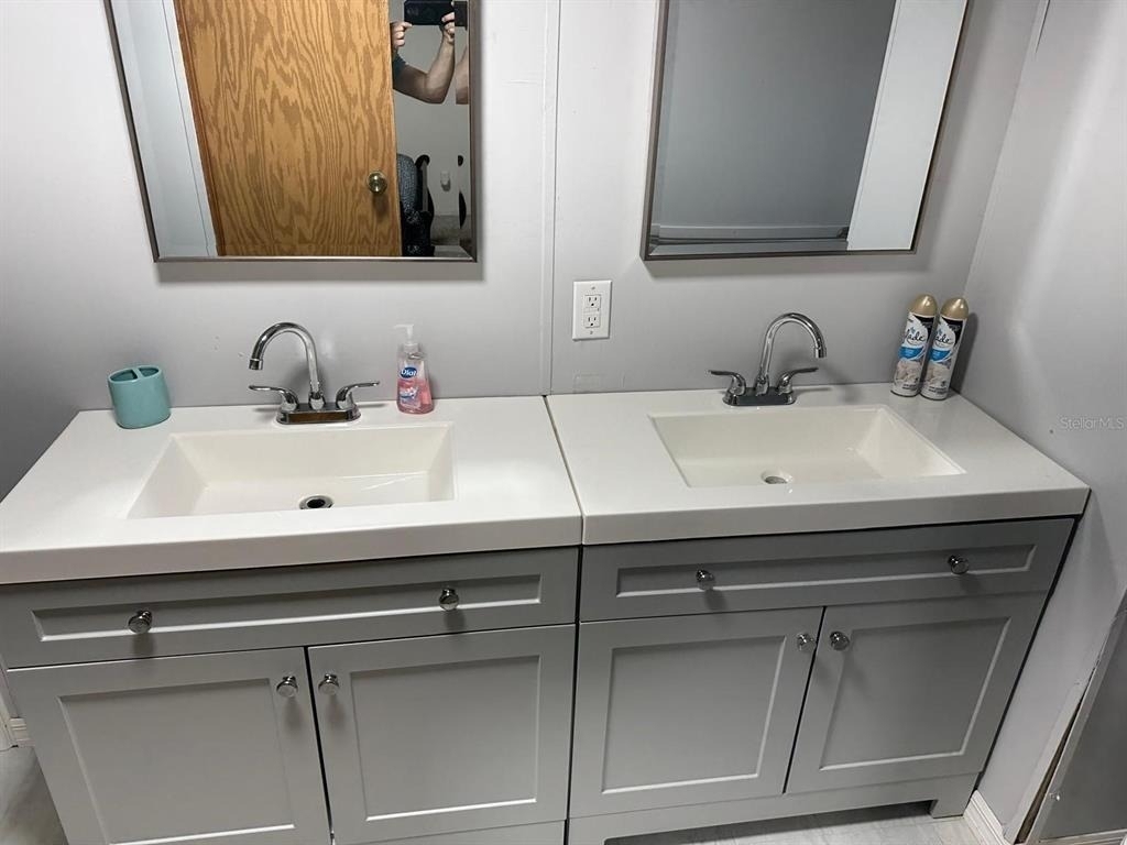 210 Se Hardin Court - Photo 5