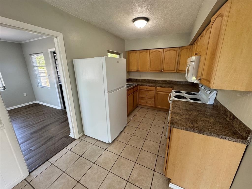 460 Mount Vernon Court - Photo 3
